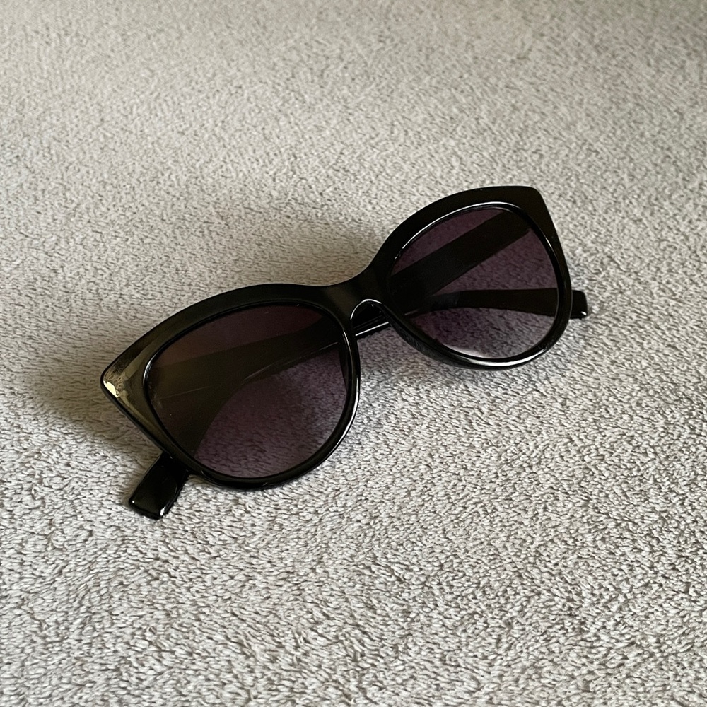 Cat eye sunglasses